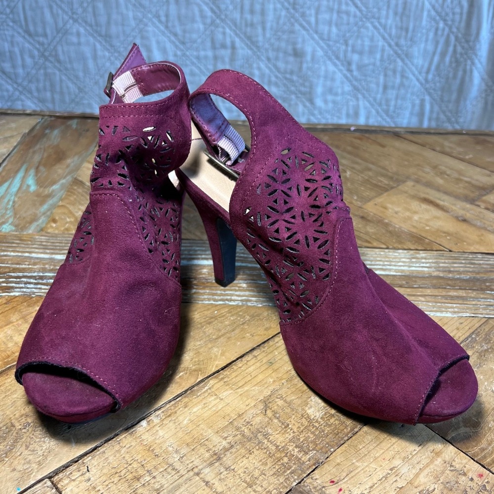 Madden Girl Burgundy Faux Suede Peep Toe Heels Cutout Ankle Strap Size 8